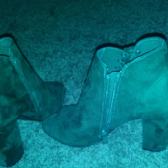 Heels - Picture 4 of 4